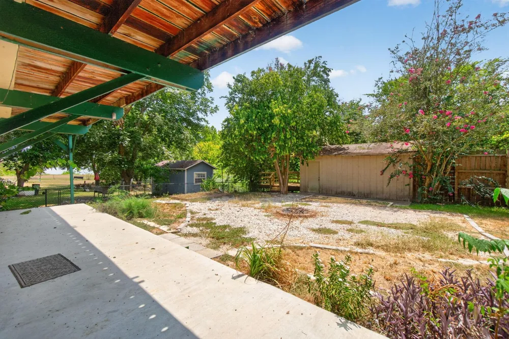 190 White Oak Circle Point Blank, TX 77364