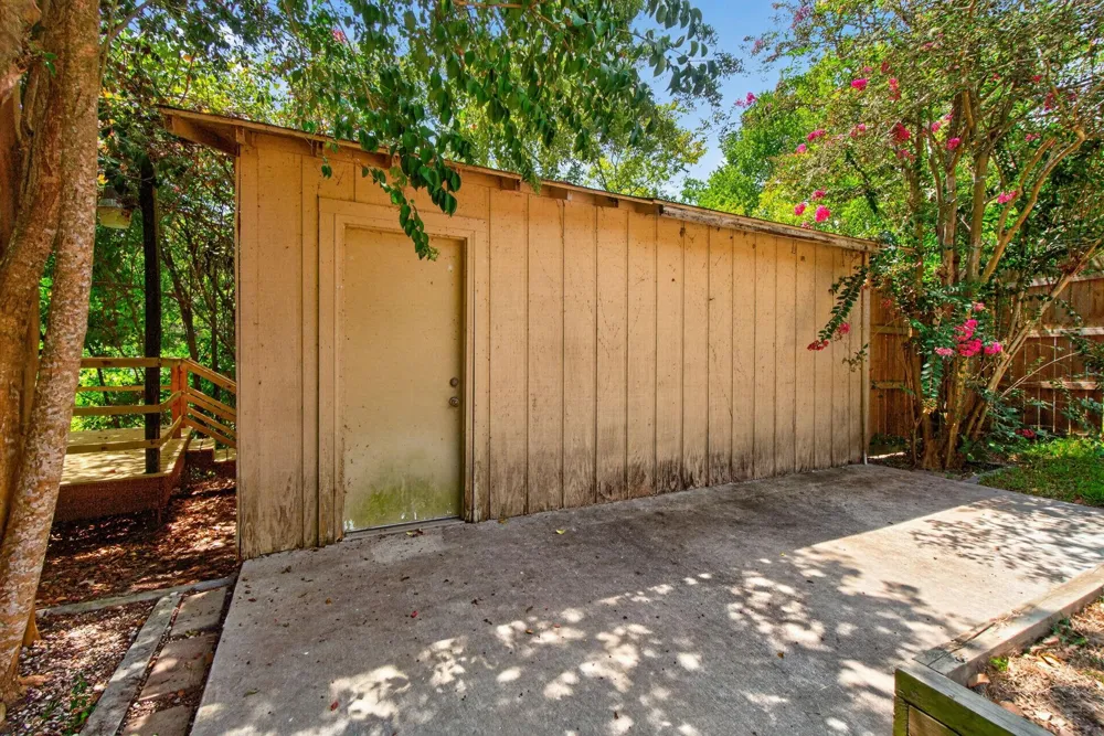 190 White Oak Circle Point Blank, TX 77364
