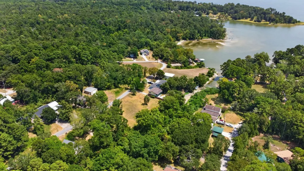 190 White Oak Circle Point Blank, TX 77364