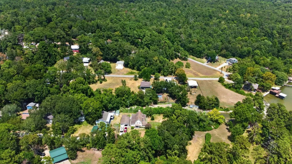 190 White Oak Circle Point Blank, TX 77364