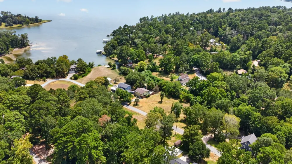 190 White Oak Circle Point Blank, TX 77364