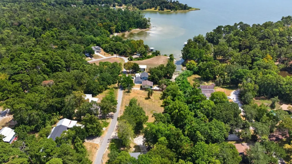 190 White Oak Circle Point Blank, TX 77364
