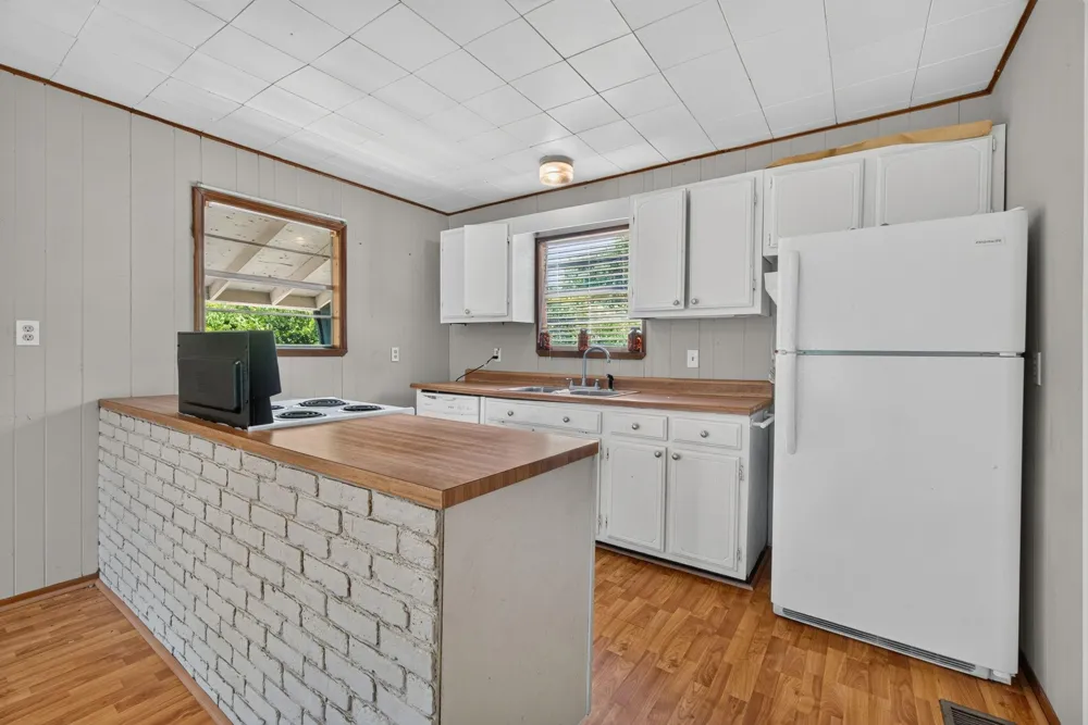 190 White Oak Circle Point Blank, TX 77364