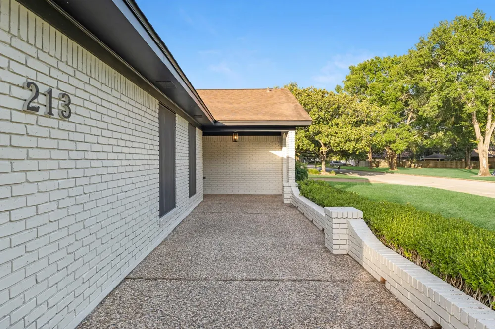 213 Westview Drive Sealy, TX 77474