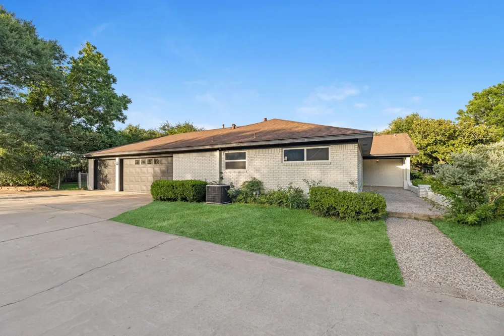 213 Westview Drive Sealy, TX 77474