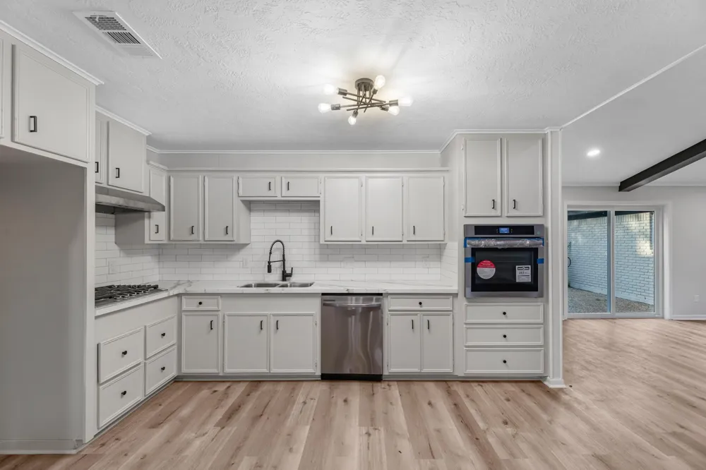 213 Westview Drive Sealy, TX 77474