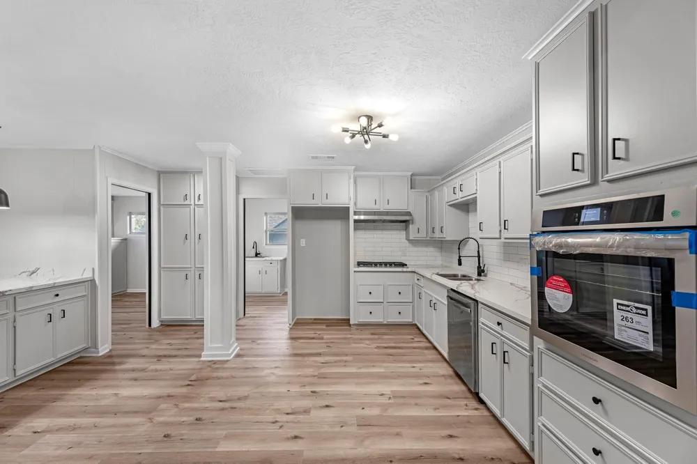 213 Westview Drive Sealy, TX 77474