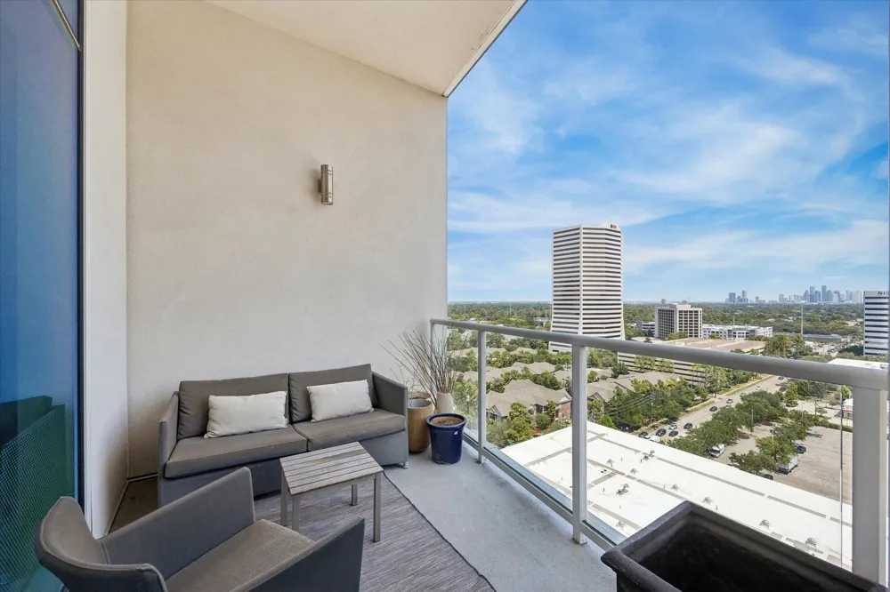 4521 San Felipe #1503 Houston, TX 77027