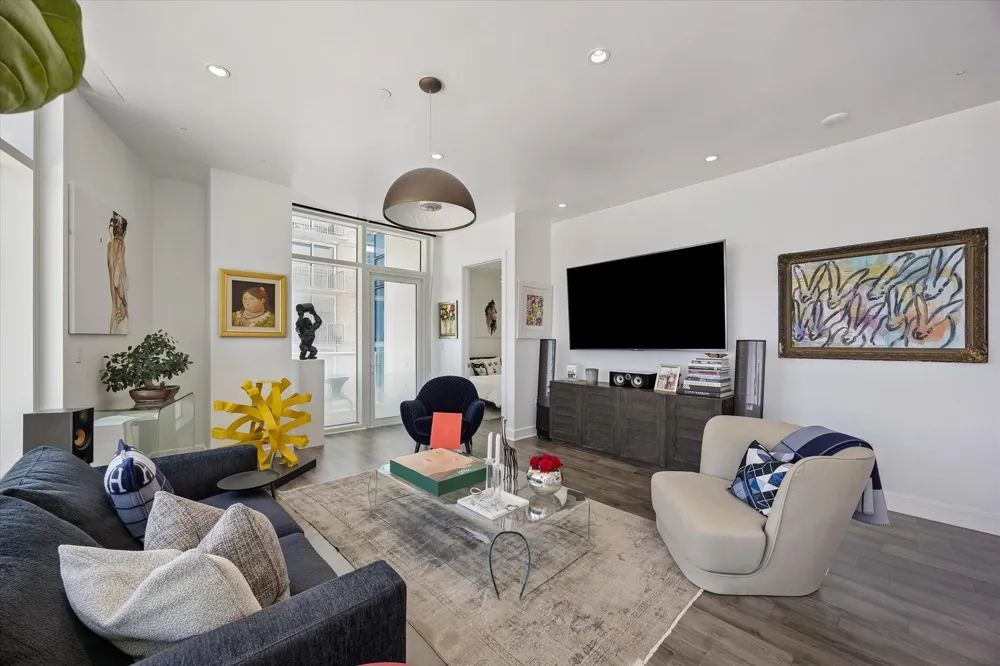 4521 San Felipe #1503 Houston, TX 77027