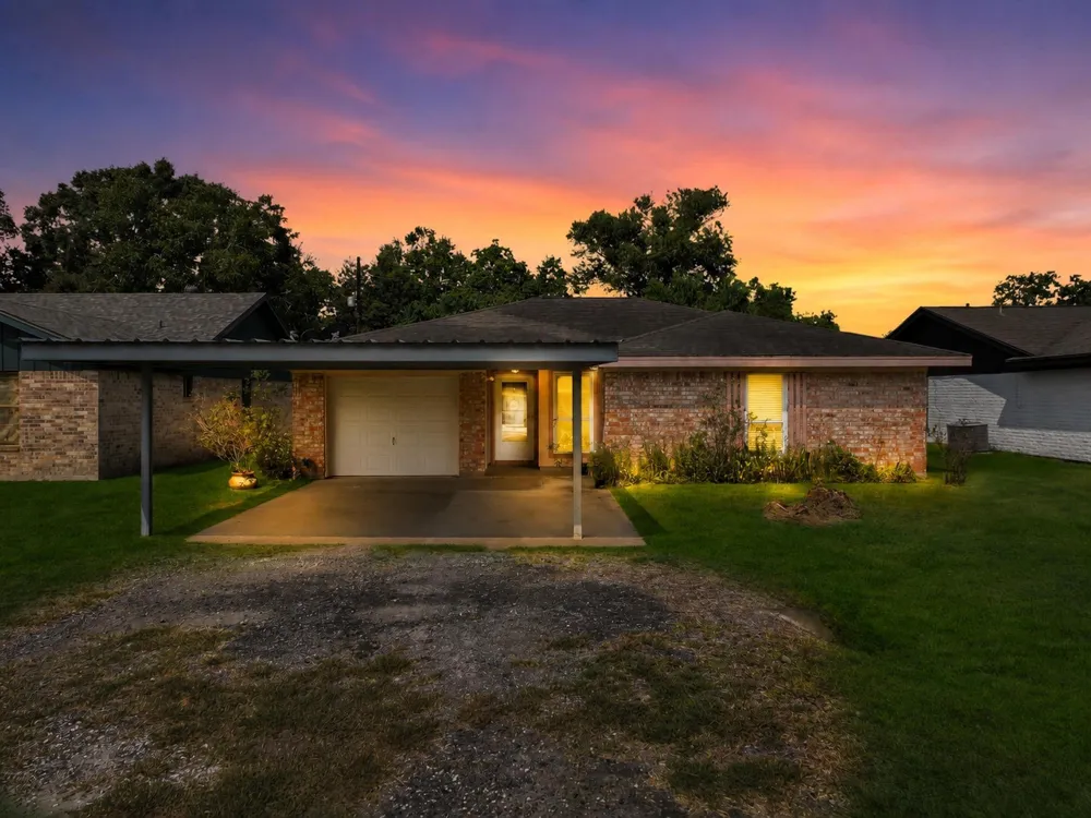 1438 W Palm Drive Winnie, TX 77665