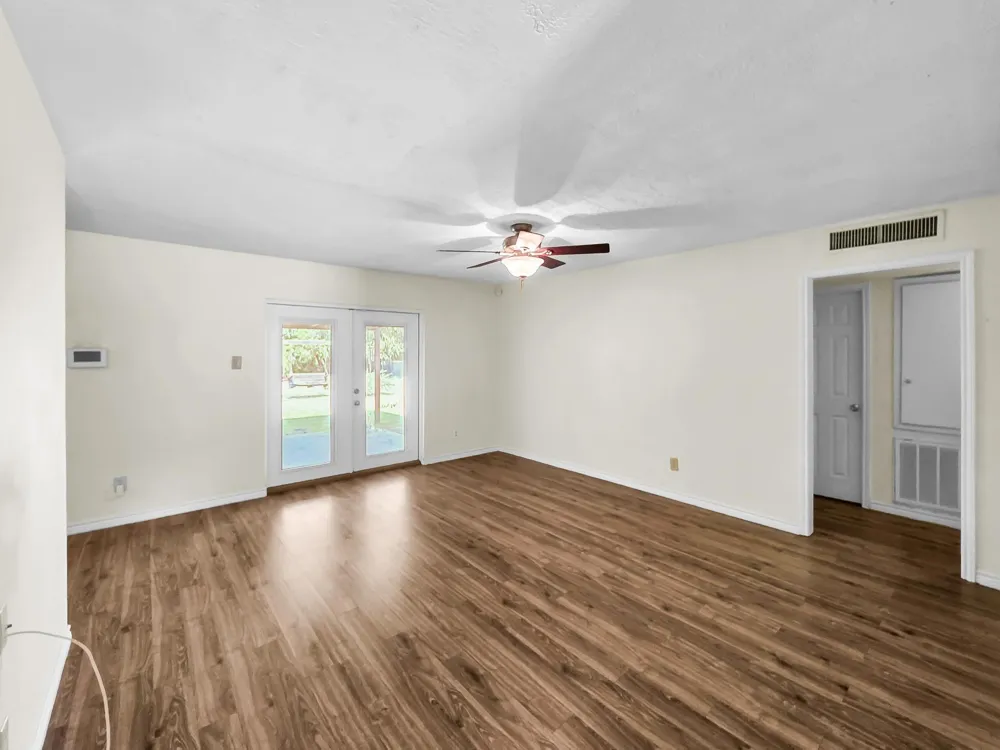 1438 W Palm Drive Winnie, TX 77665