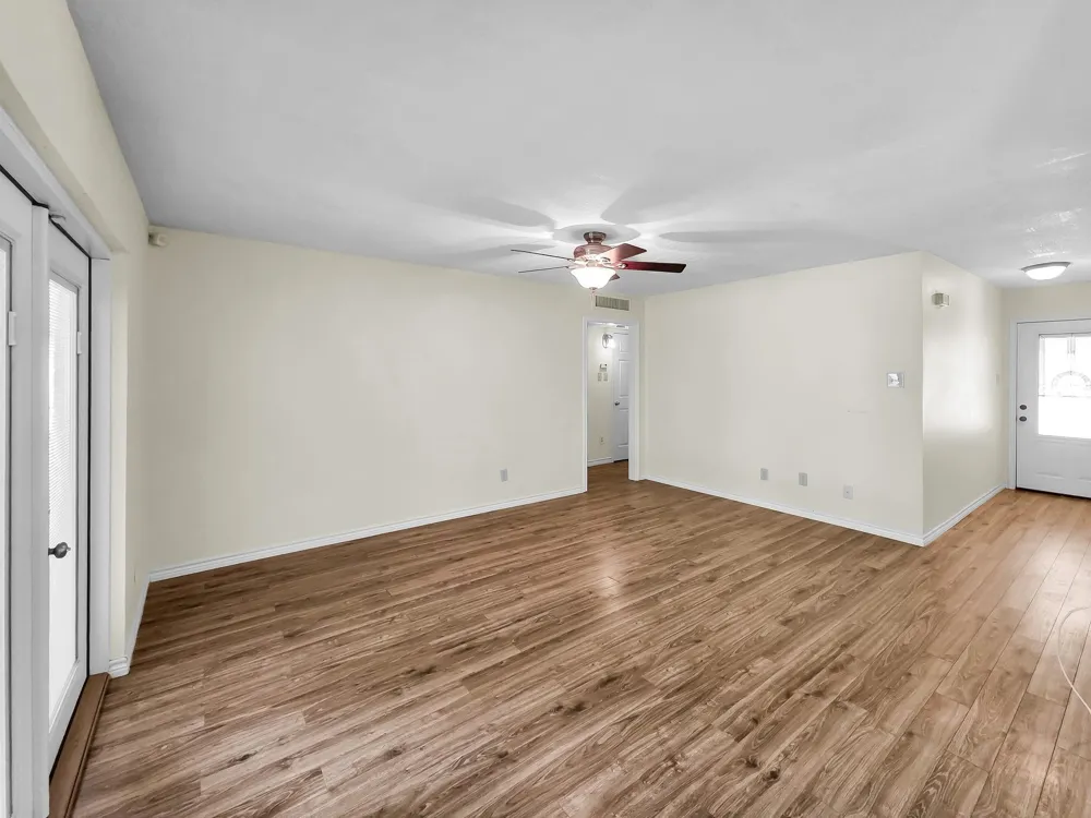 1438 W Palm Drive Winnie, TX 77665
