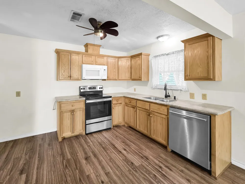 1438 W Palm Drive Winnie, TX 77665