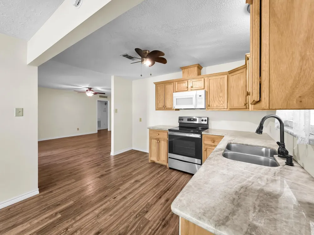 1438 W Palm Drive Winnie, TX 77665