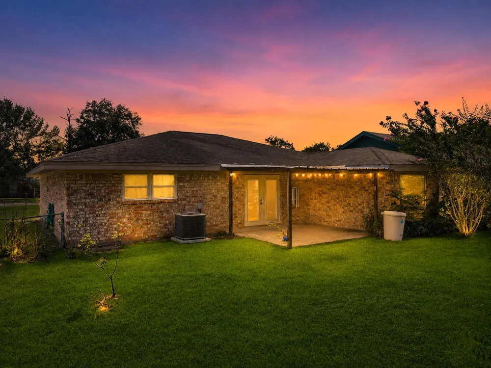 1438 W Palm Drive Winnie, TX 77665