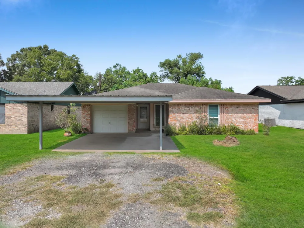 1438 W Palm Drive Winnie, TX 77665