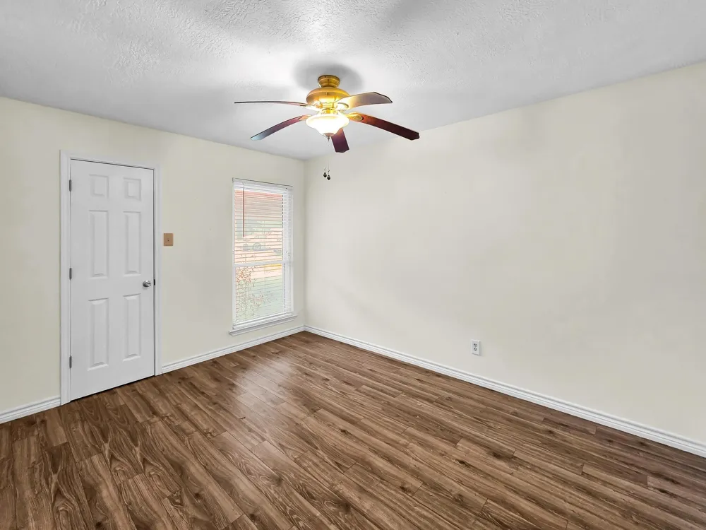 1438 W Palm Drive Winnie, TX 77665