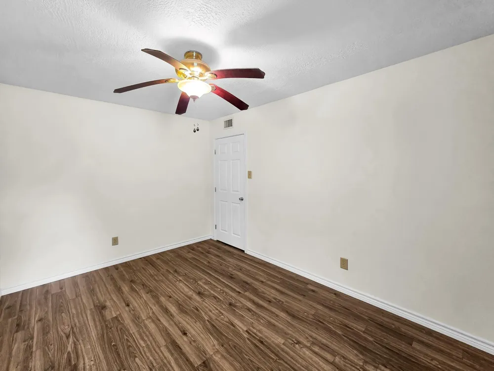 1438 W Palm Drive Winnie, TX 77665
