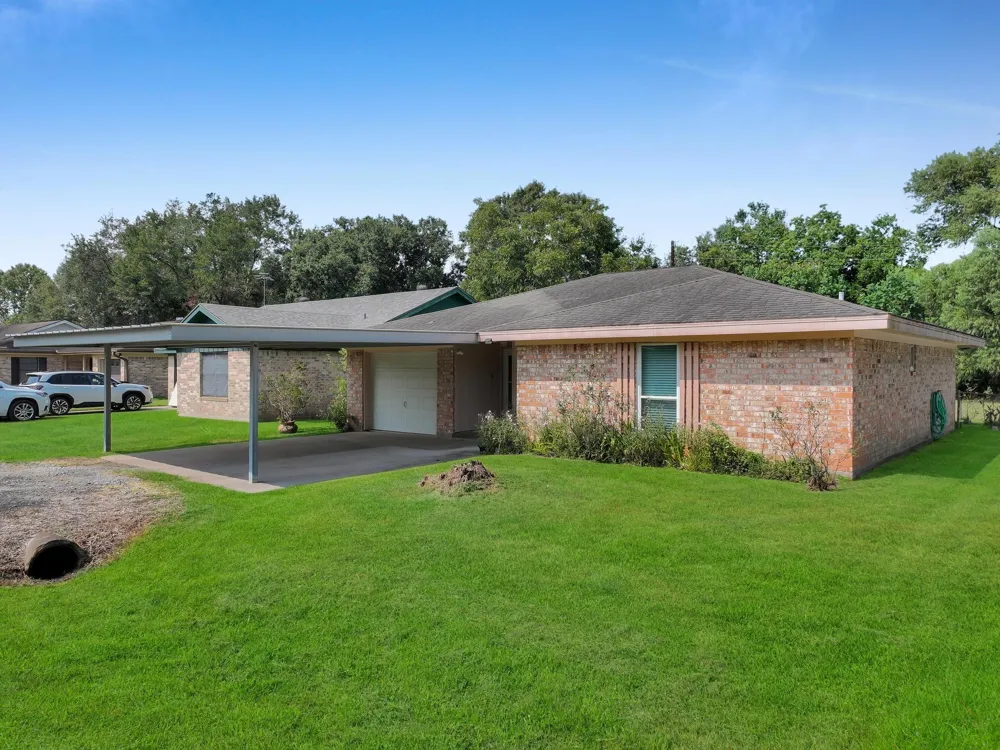 1438 W Palm Drive Winnie, TX 77665