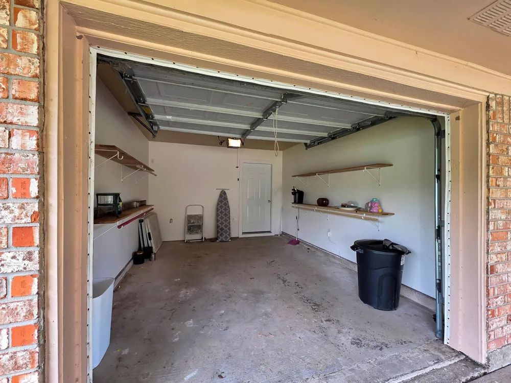1438 W Palm Drive Winnie, TX 77665