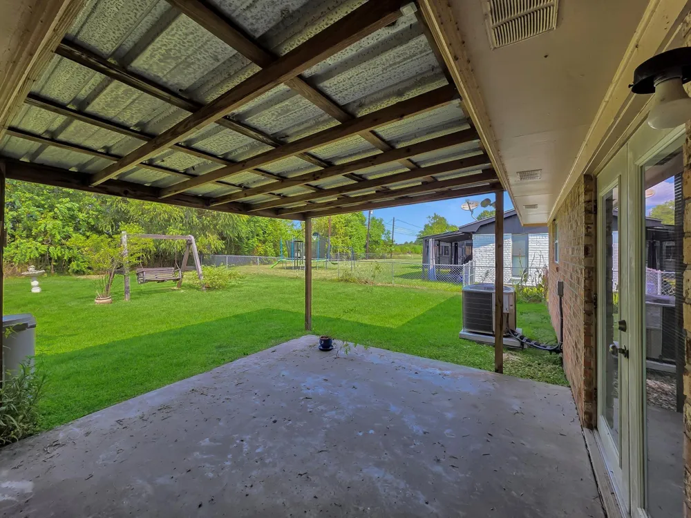 1438 W Palm Drive Winnie, TX 77665