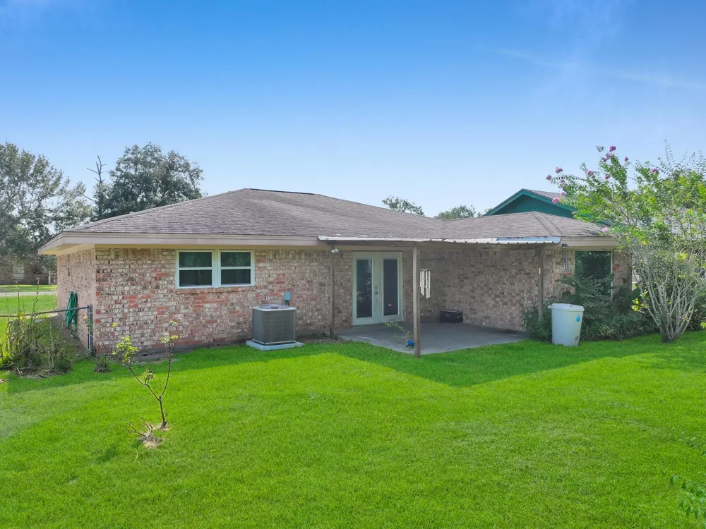 1438 W Palm Drive Winnie, TX 77665