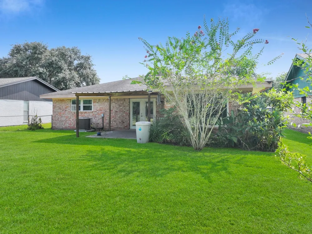 1438 W Palm Drive Winnie, TX 77665