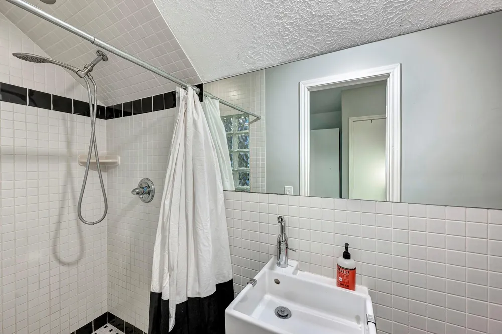 4904 Yoakum Boulevard Houston, TX 77006