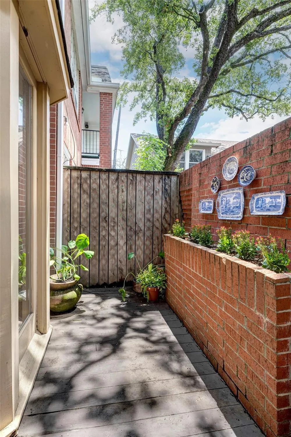 4904 Yoakum Boulevard Houston, TX 77006