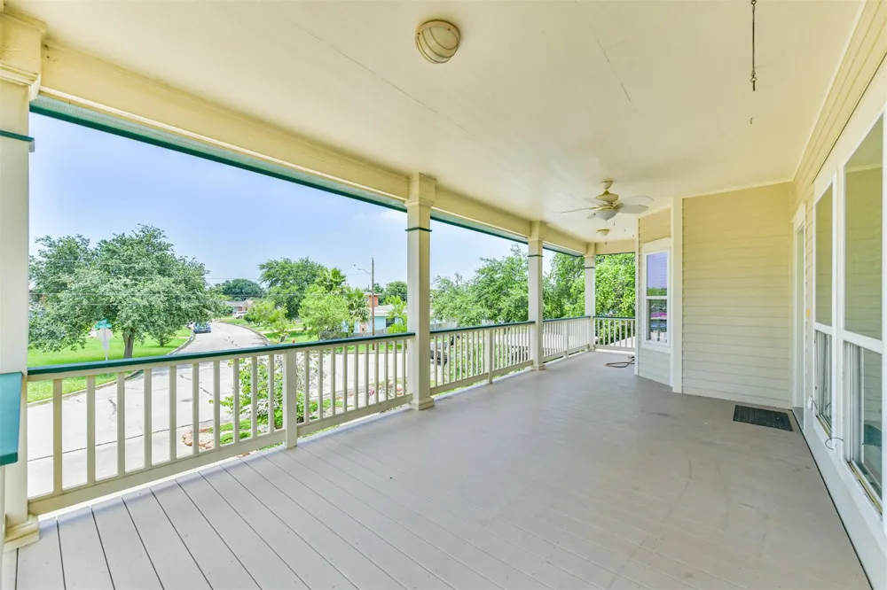 5723 Stewart Avenue Galveston, TX 77551