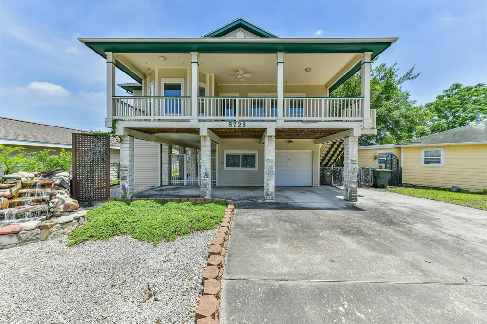 5723 Stewart Avenue Galveston, TX 77551