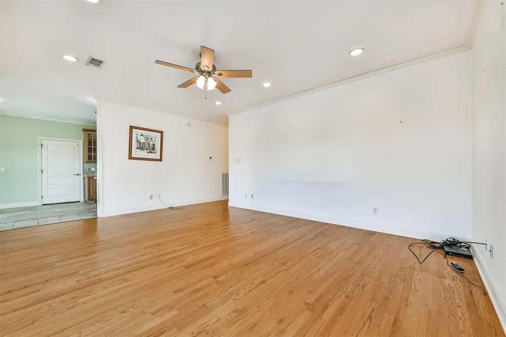 5723 Stewart Avenue Galveston, TX 77551