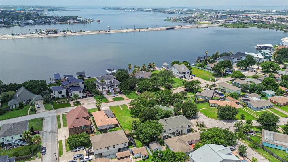 5723 Stewart Avenue Galveston, TX 77551