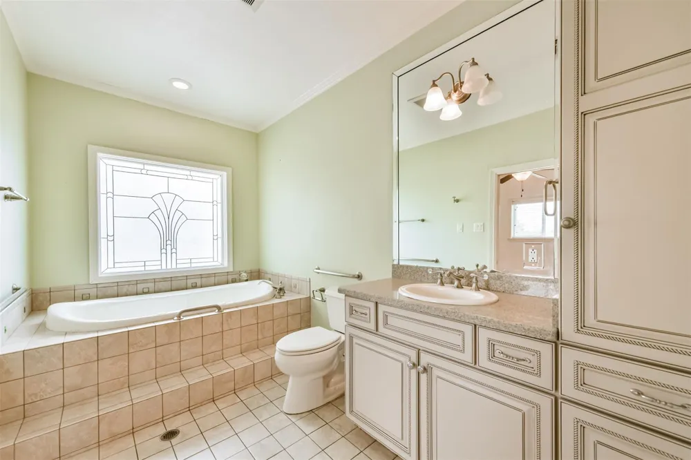 5723 Stewart Avenue Galveston, TX 77551