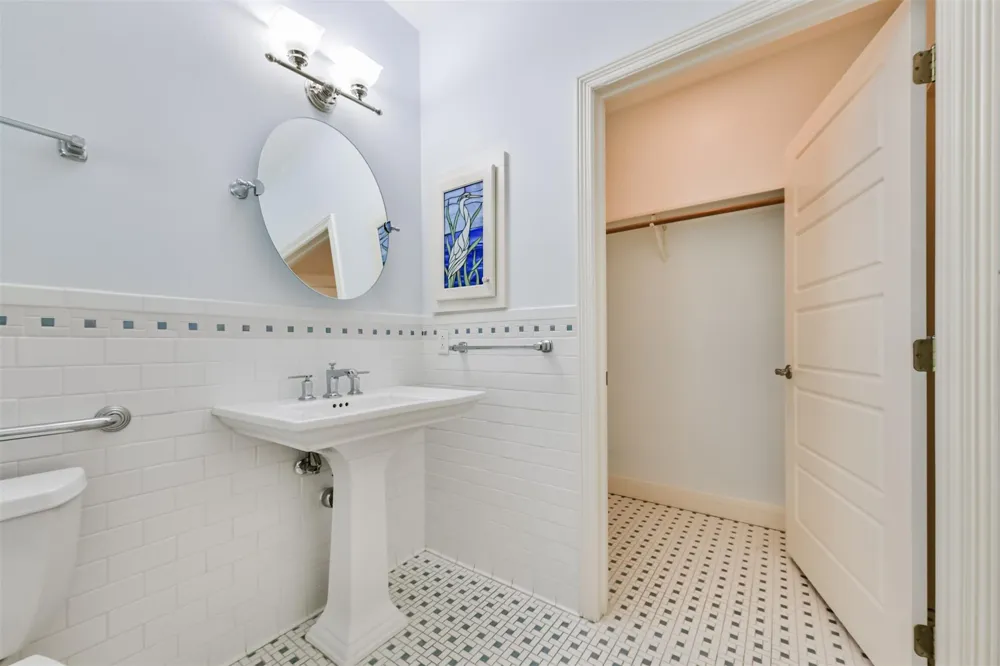 5723 Stewart Avenue Galveston, TX 77551