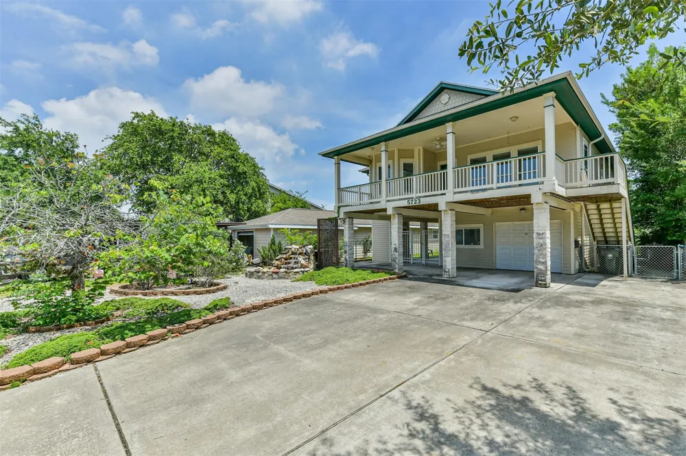 5723 Stewart Avenue Galveston, TX 77551