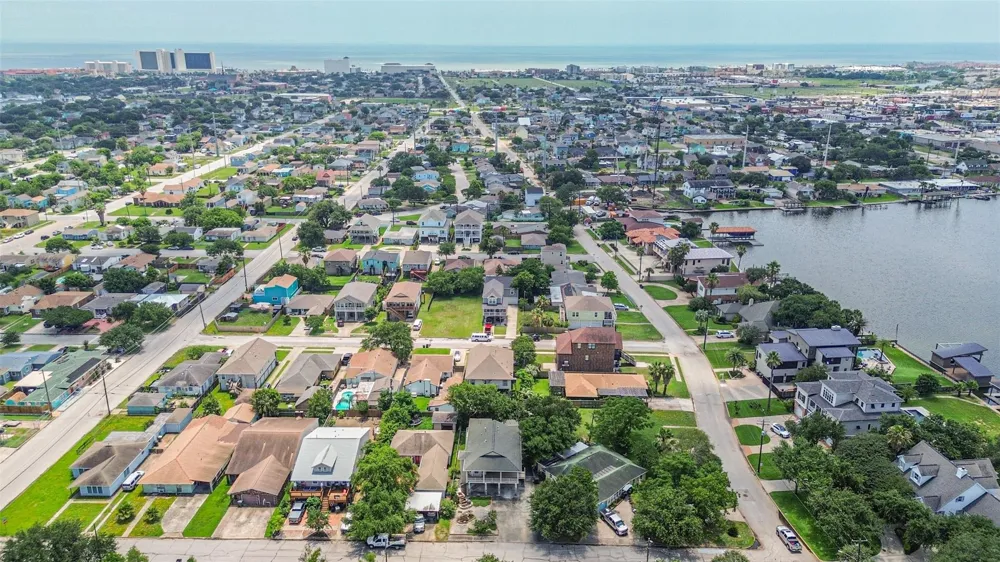 5723 Stewart Avenue Galveston, TX 77551