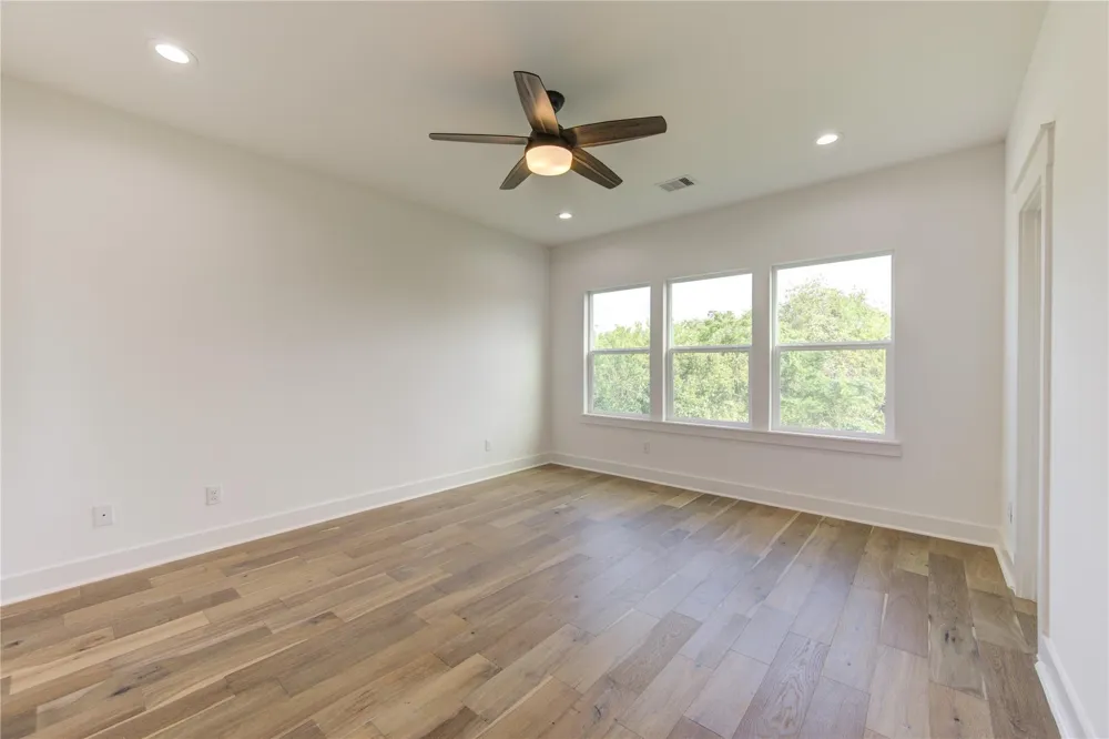933 E 40 1/2 St Street Houston, TX 77022