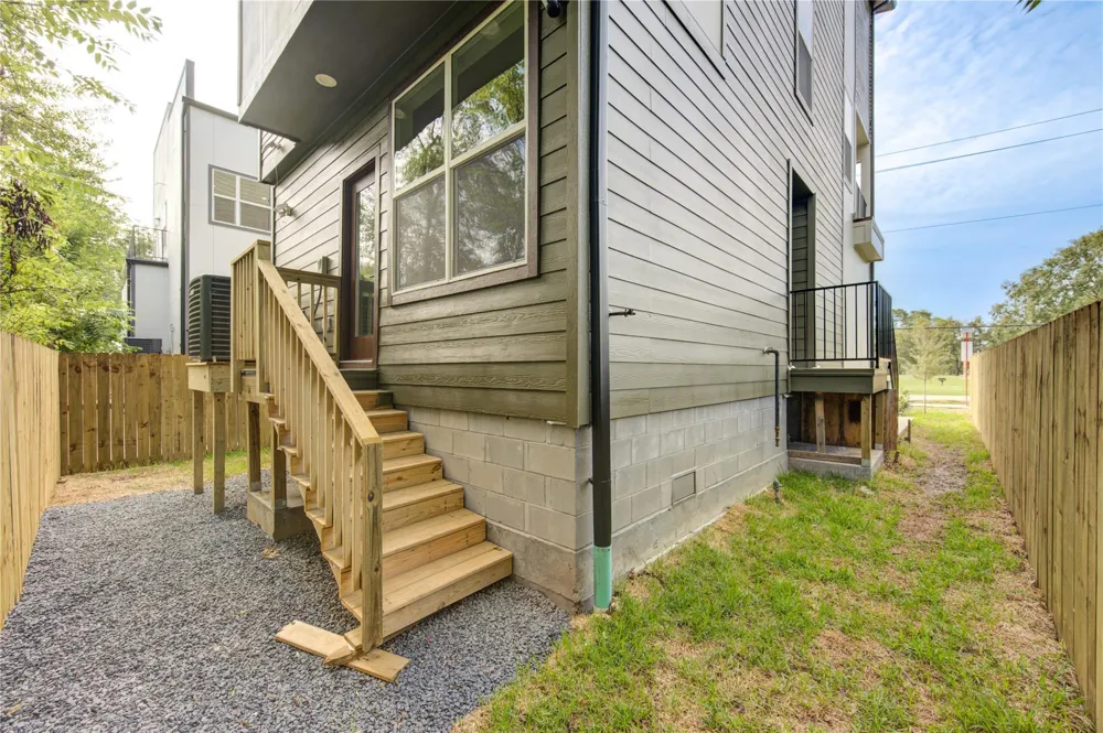 933 E 40 1/2 St Street Houston, TX 77022