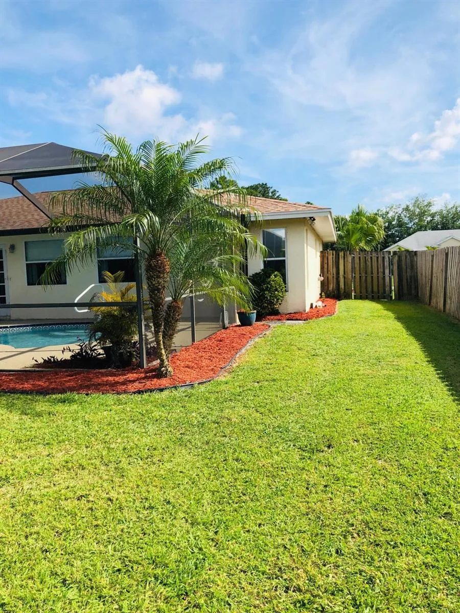 991 SE Brookedge Avenue Port St. Lucie, FL 34983