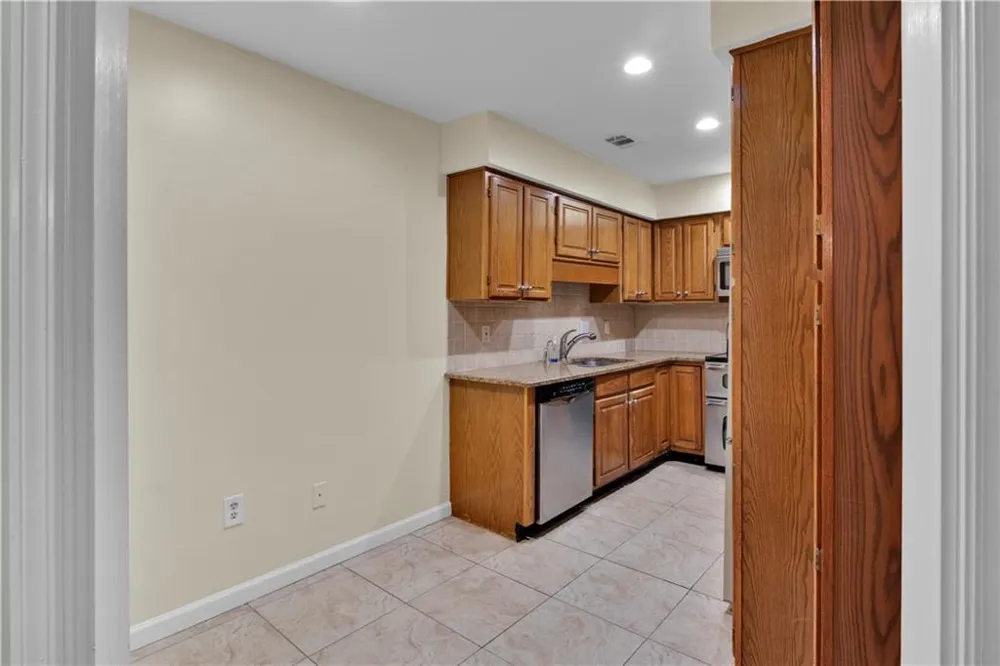 26204 Plantation Drive NE Atlanta, GA 30324