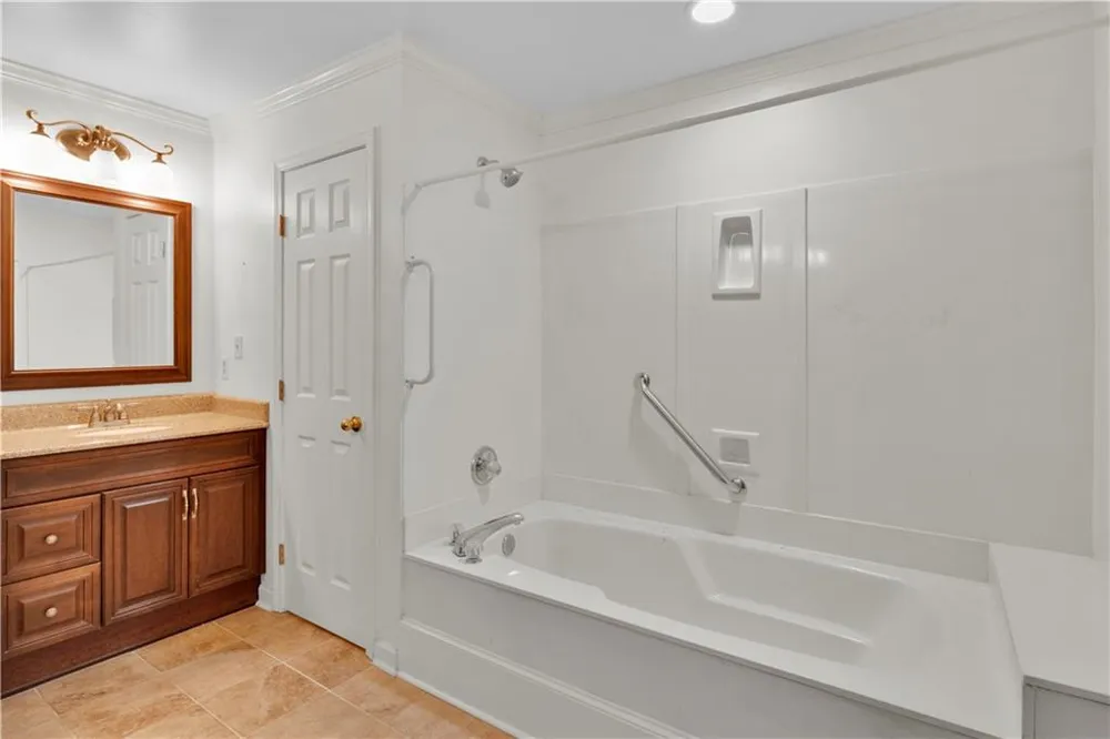 26204 Plantation Drive NE Atlanta, GA 30324