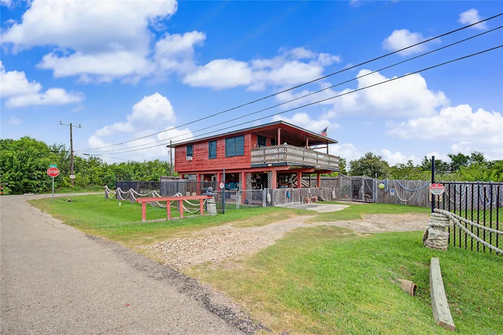1019 Sunset Drive San Leon, TX 77539