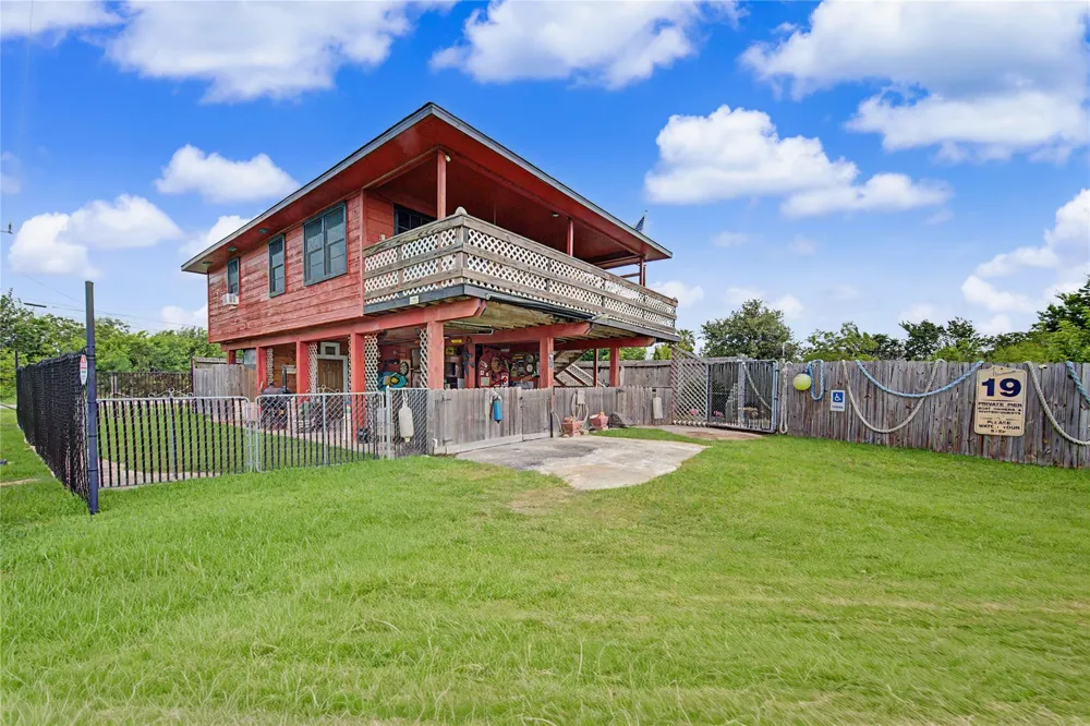 1019 Sunset Drive San Leon, TX 77539