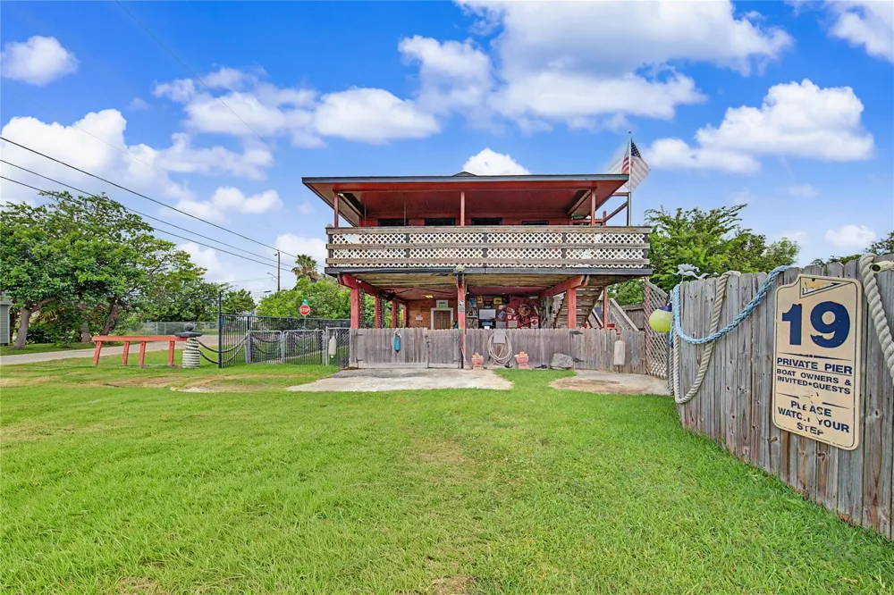 1019 Sunset Drive San Leon, TX 77539