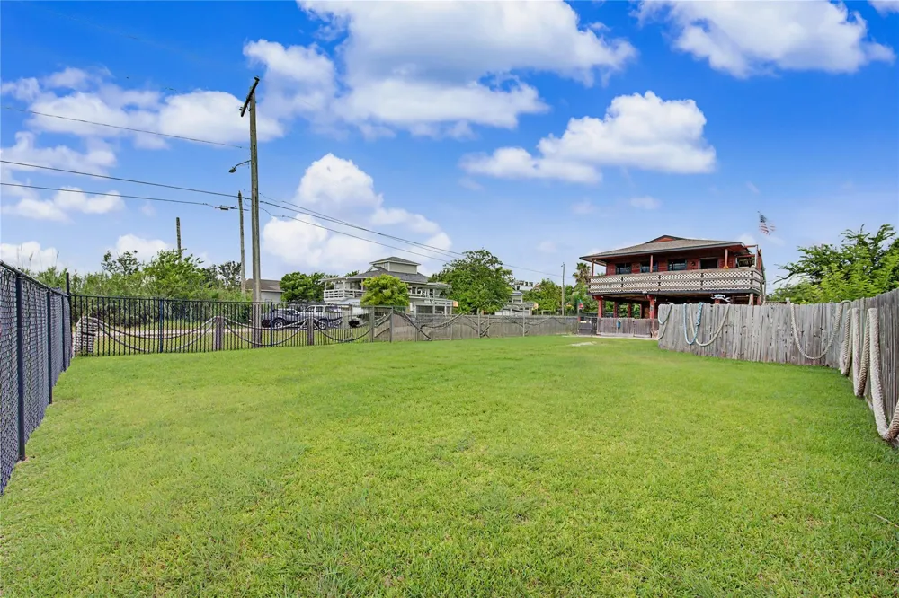 1019 Sunset Drive San Leon, TX 77539