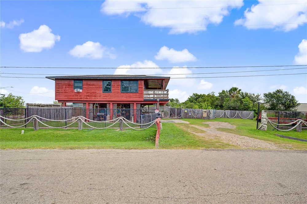 1019 Sunset Drive San Leon, TX 77539