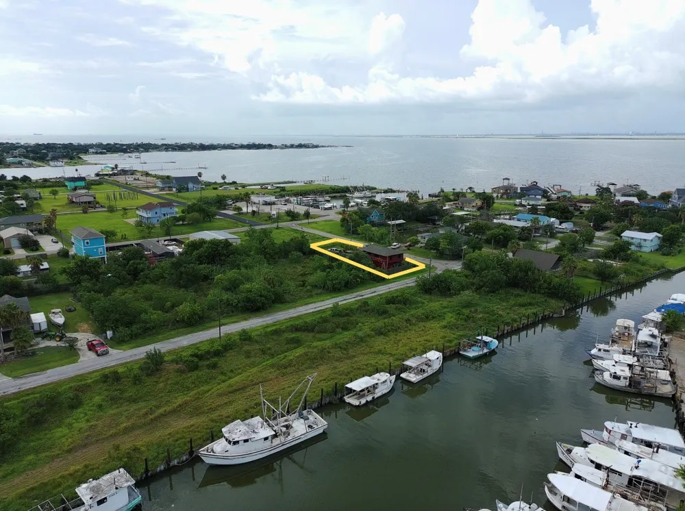 1019 Sunset Drive San Leon, TX 77539