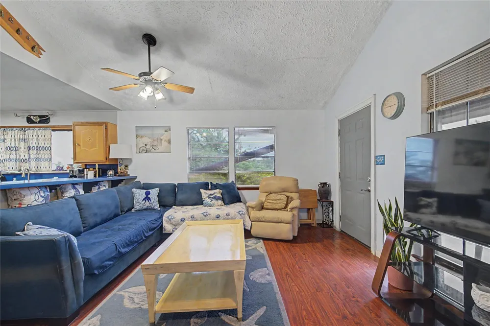 1019 Sunset Drive San Leon, TX 77539