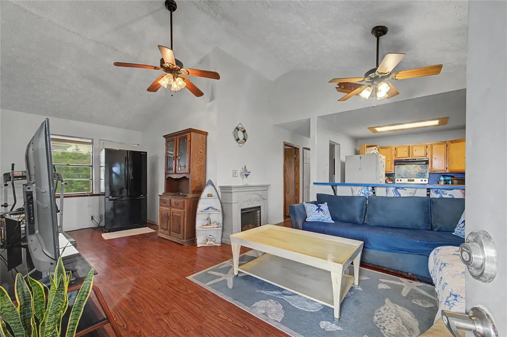 1019 Sunset Drive San Leon, TX 77539